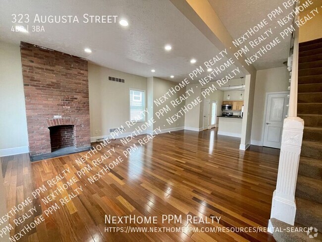 Building Photo - Amazing 4 Bedroom House! Hardwood, 2.5 Bat...