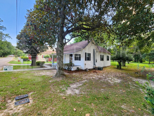 Photo - 215 Adams St