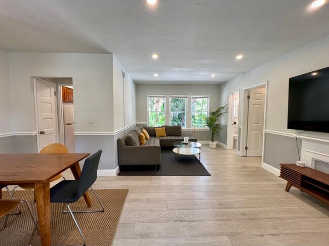 Photo - 6030 N Bayshore Dr Unit 2