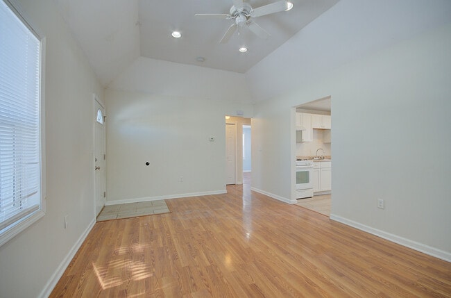 Photo - 1512 N May St