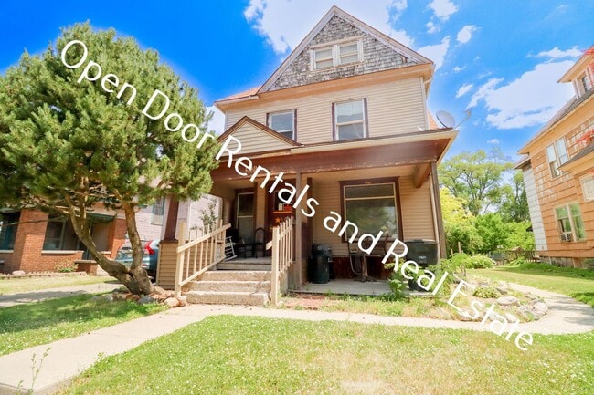 Building Photo - 109 S State St Unit 5