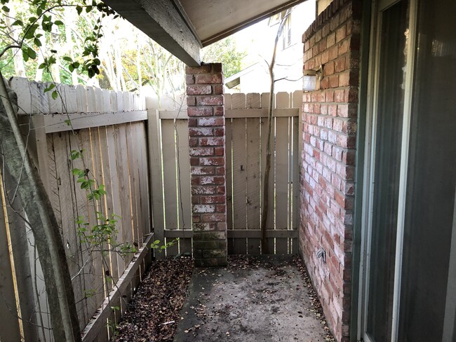 Photo - 914 W Meadowmere Ln
