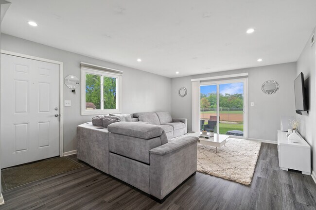 Photo - 107 Morningside Dr Unit -