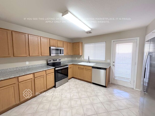 Photo - 834 E Impreria St