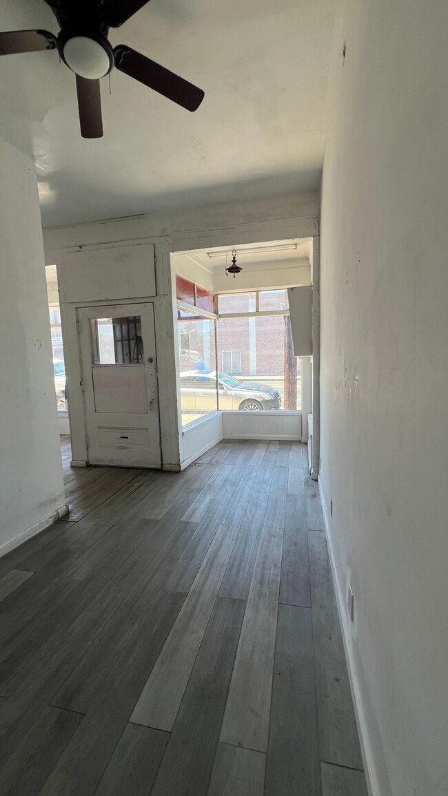 Photo - 1911 W 48th St