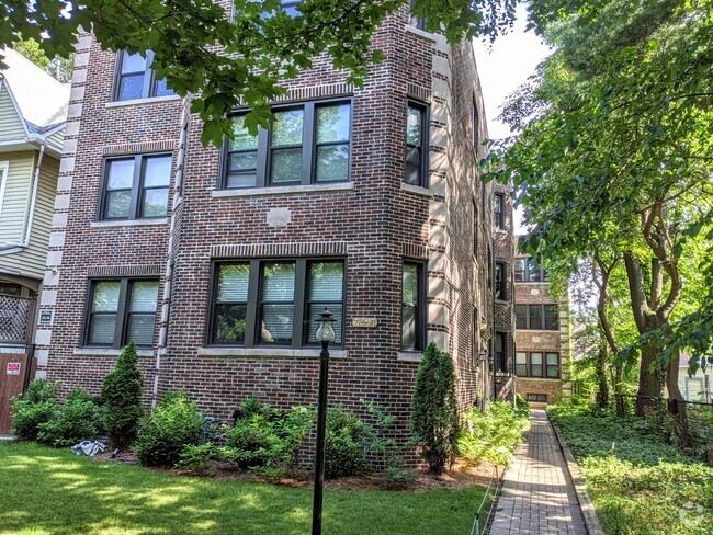 Building Photo - 716 Reba Pl Unit 16-3N Rental