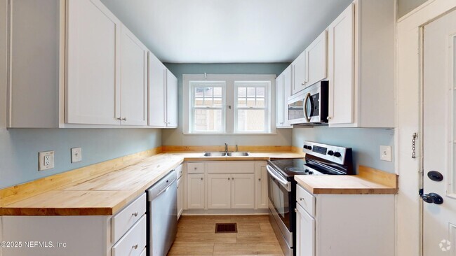 Building Photo - 2739 Herschel St Rental
