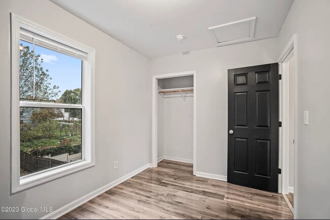 Bathroom 1 - 5 Stephen St