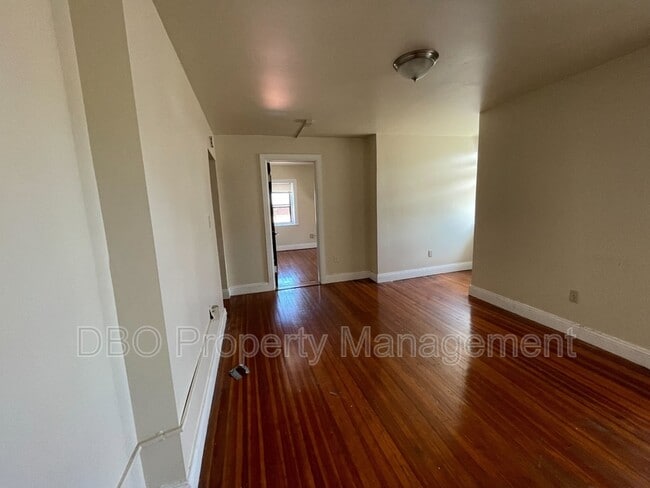 Photo - 192 Lark St