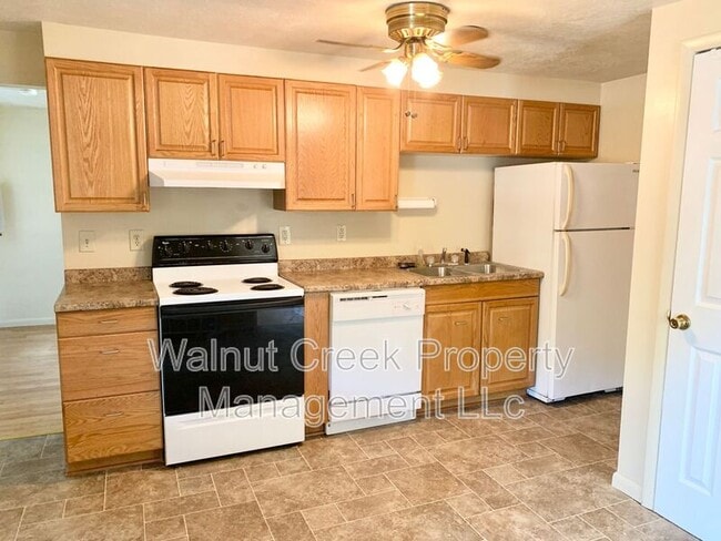 Building Photo - 215 W Lorain St Unit Down Rental
