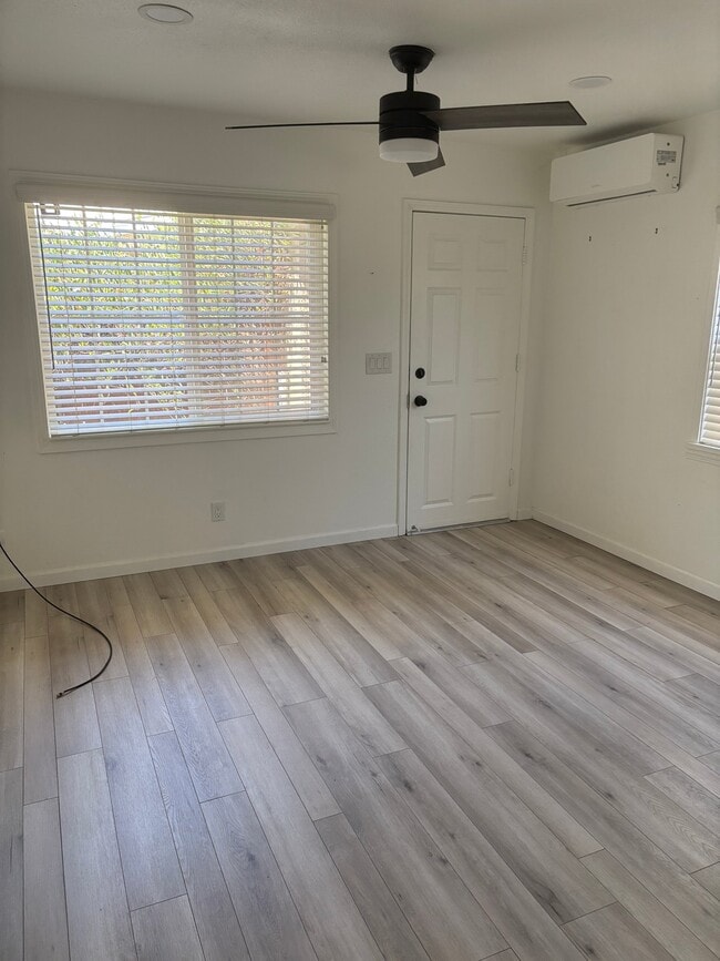 Photo - 115 W Ivy St