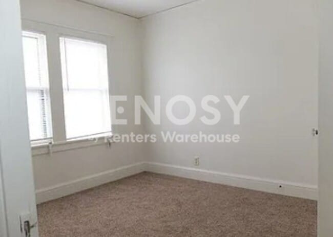 Photo - 2354 Benjamin St NE