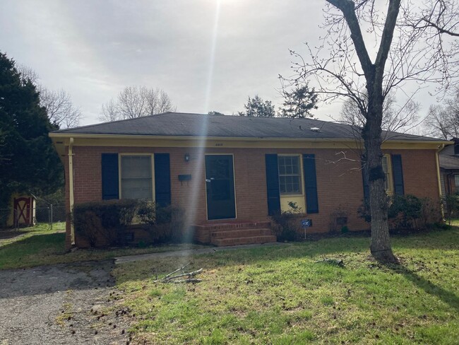 3 Bedroom Brick Ranch in East Charlotte Fo... - 3 Bedroom Brick Ranch in East Charlotte Fo... House