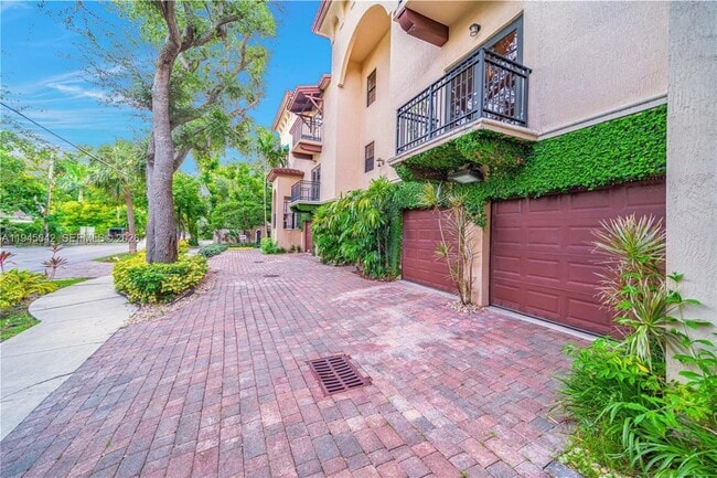 Photo - 2829 Coconut Ave