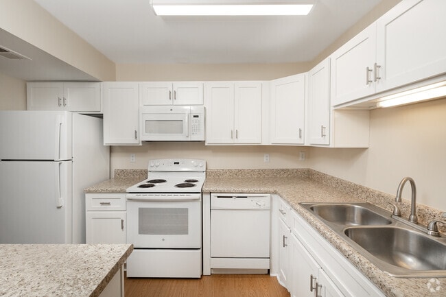 2BR, 2BA - 1,072SF - Kitchen - Aztec Villa Apartments
