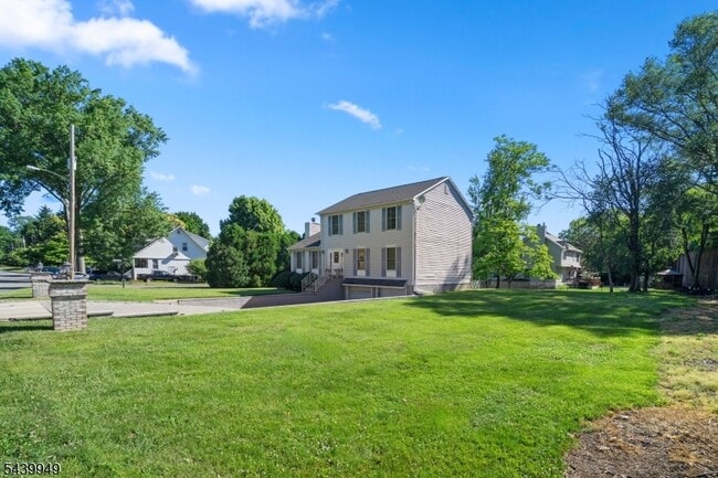 32 Montville Ave