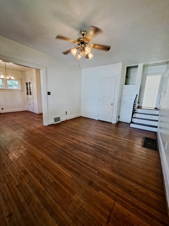 Photo - 44 E Parkwood Dr