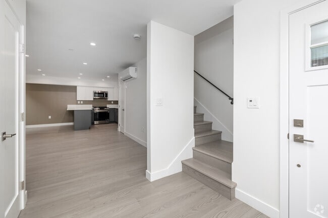 2BD, 2BA - 1,102SF - Living Room
