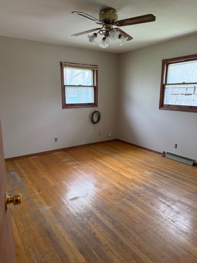 Photo - 7111-13 W Brentwood Ave Unidad 7113 W Brentwood Ave (Right Side)