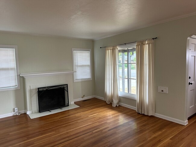 Photo - 83 E Rosemary Ln