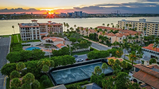 Photo - 245 Everglade Ave