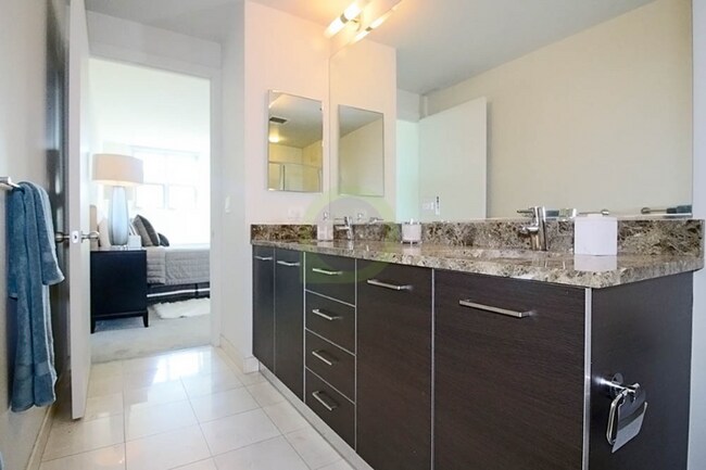 Photo - 900 W Huron St