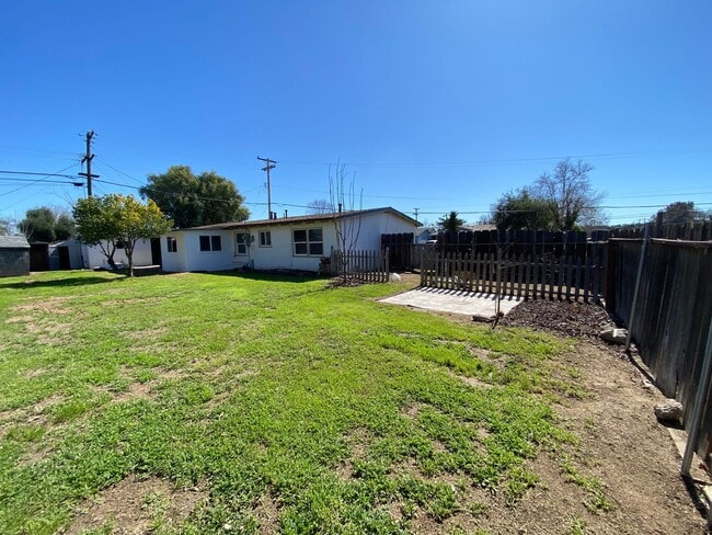Photo - 3 Bed/1 Bath with Large fenced yard in central Paso Robles near Highschool!