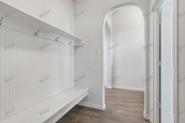 Photo - 1100 Scotney Ln