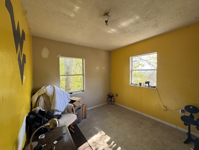 Photo - 352 Stewart St