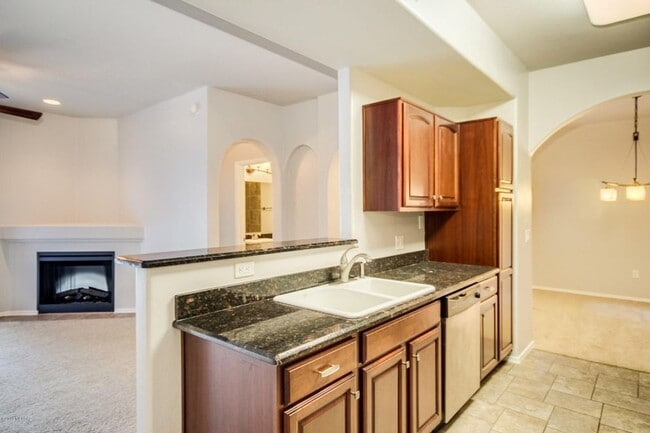 Photo - 2550 E River Rd Unidad 12102