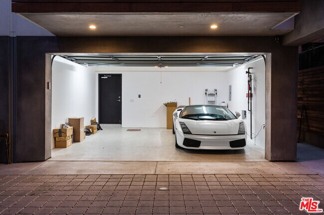 Photo - 1337 N Fuller Ave