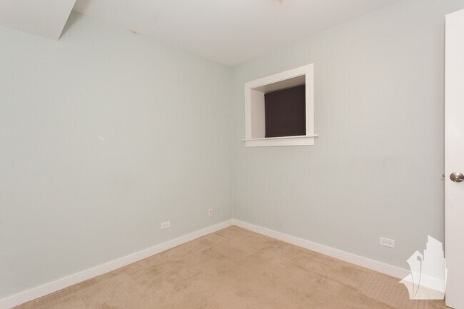 Photo - 820 W Newport Ave Unit 1R