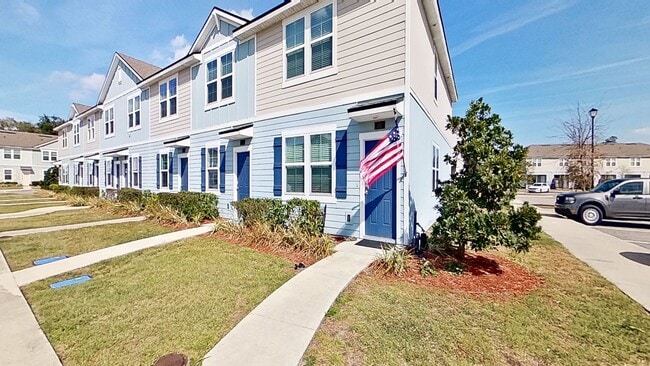 Building Photo - Beautiful townhome in Whispering Creek available now!