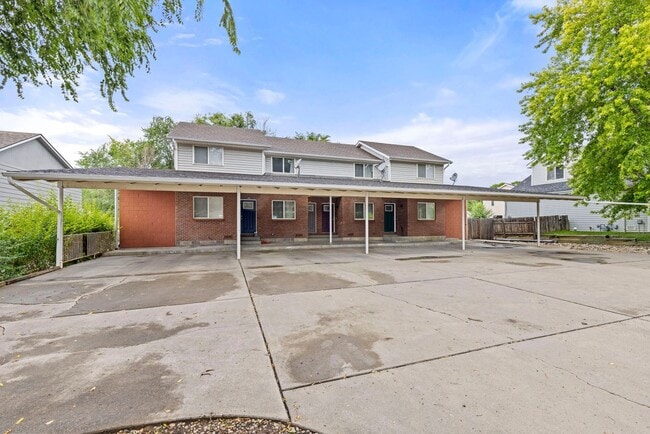 Building Photo - 4897-4897 Basswood Dr Unit 4893 Basswood Drive