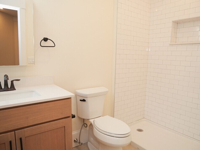 261 W Newton St Unit 2