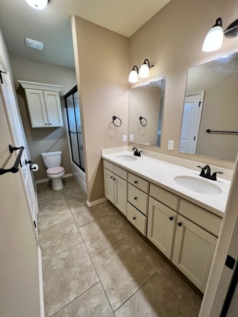 Photo - 892 W Hughes St