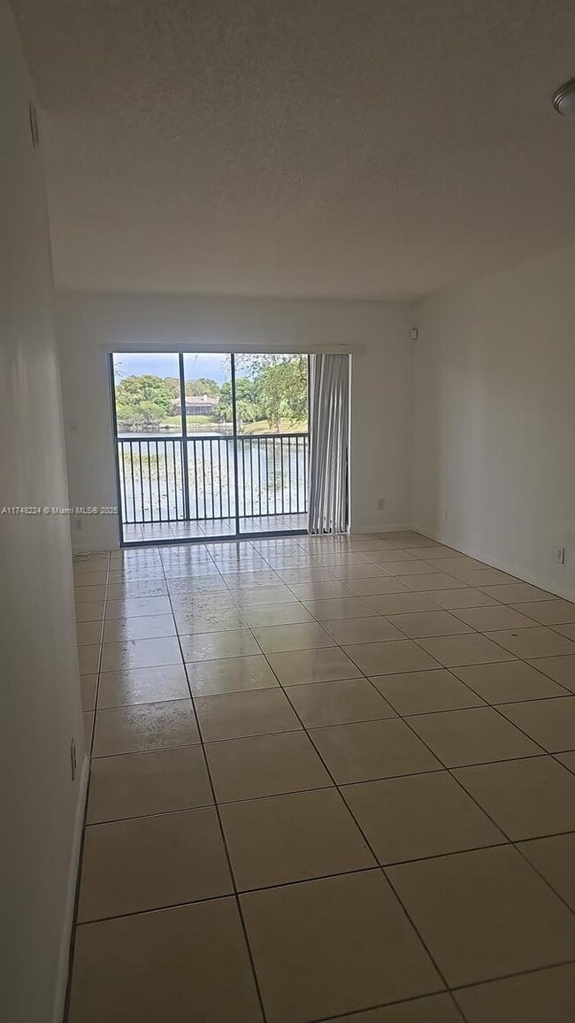 Photo - 9022 NW 28th Dr Unidad 2-202 Rental