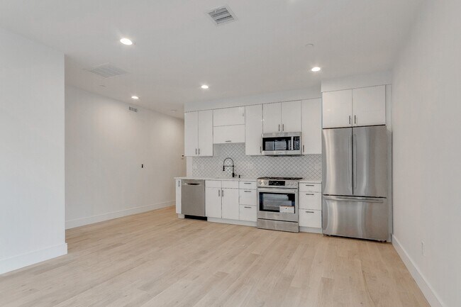 Photo - 148 W 9th St