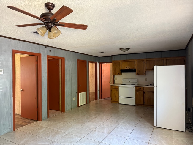 Building Photo - Oak Ridge Apartment Unit 27