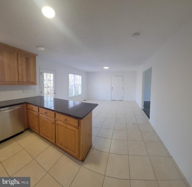 Photo - 25 Whaling Ln