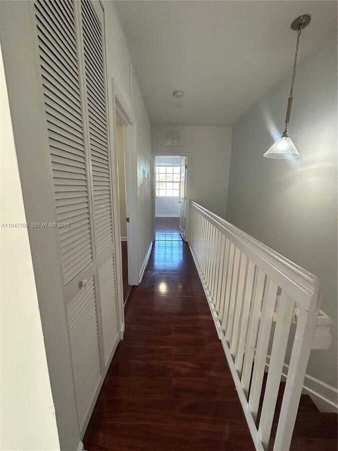 Photo - 1575 NE 33rd Ave