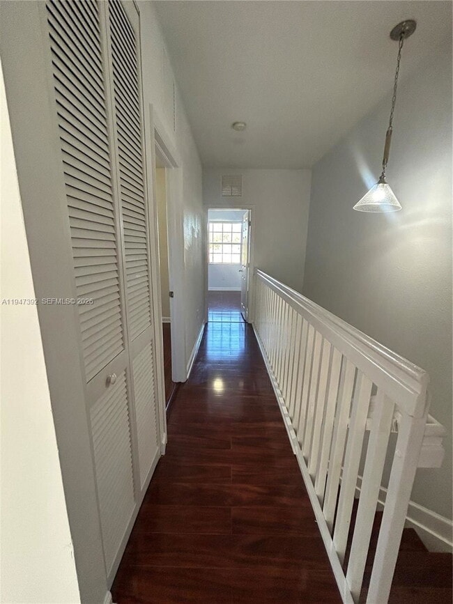 Building Photo - 1575 NE 33rd Ave