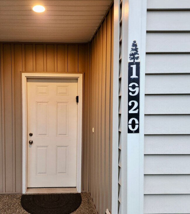 Photo - Beautiful 3 Bed / 2.5 Bath Townhome in Lake Stevens