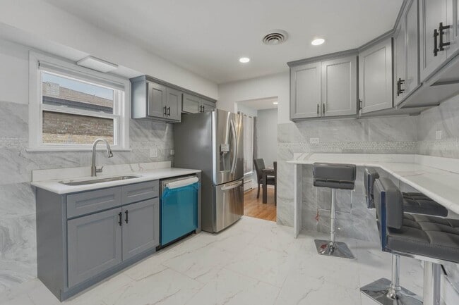 Photo - 8901 Moody Ave