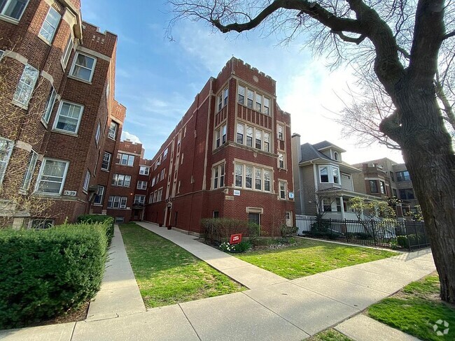 Building Photo - 1335 W Carmen Ave Rental