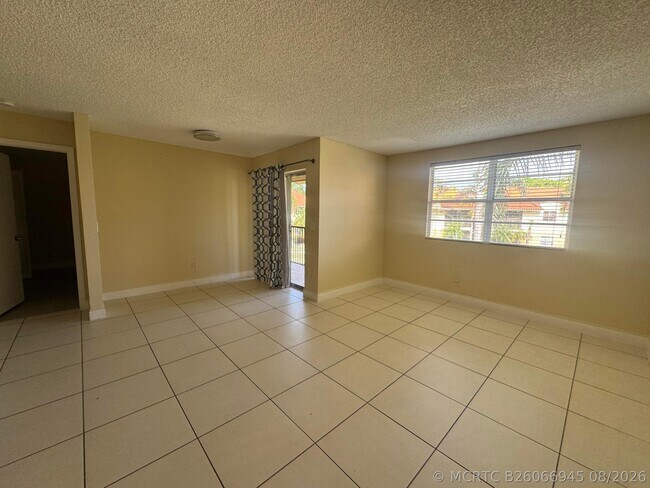 1241 SW 46th Ave Unit 1008