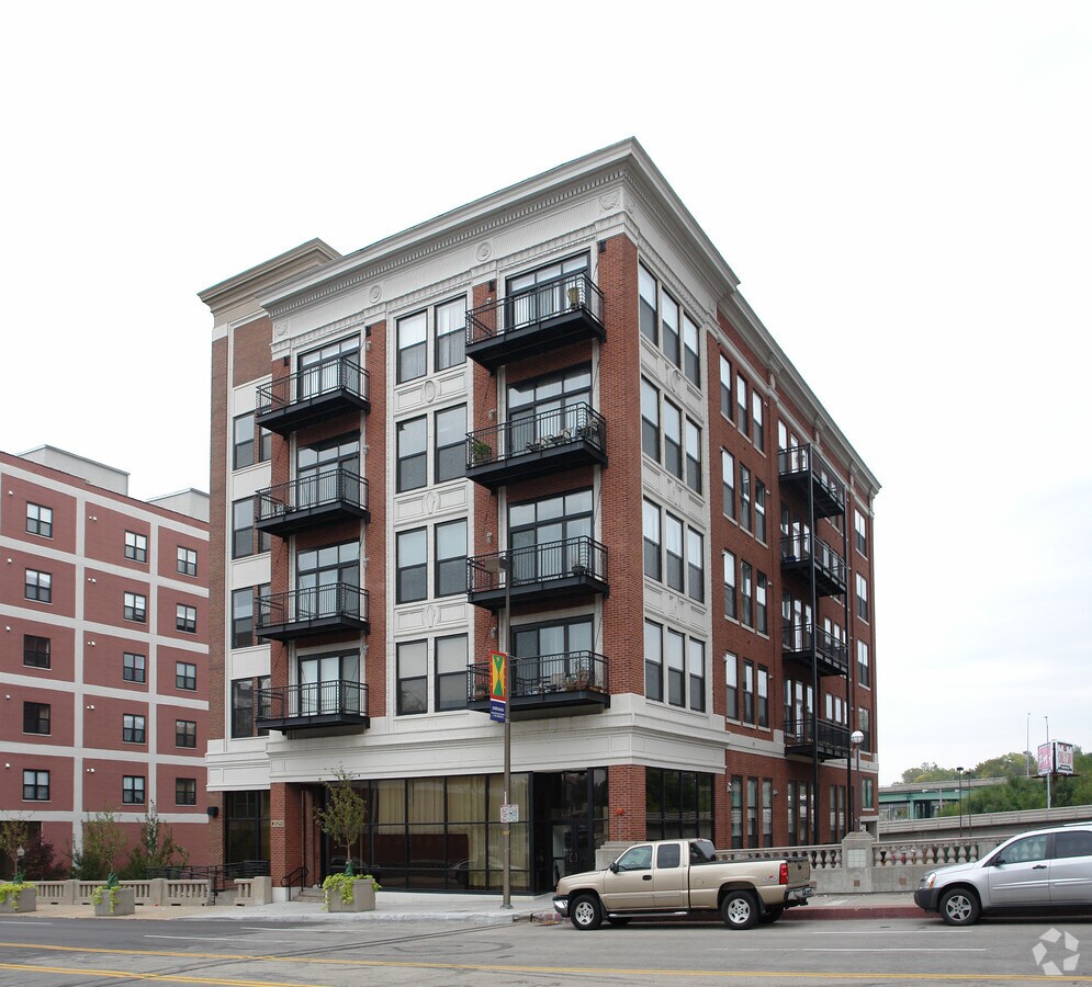 Photo - Western Auto Bldg