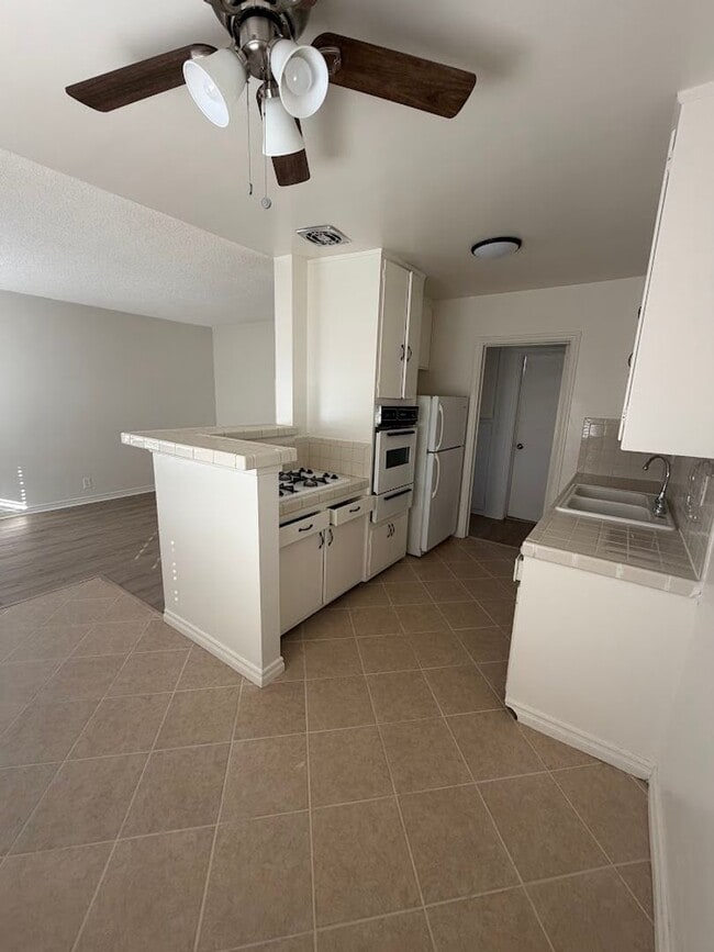 Photo - SPACIOUS 1 BEDROOM AVAILABLE IN LONG BEACH! Unidad 5511-05