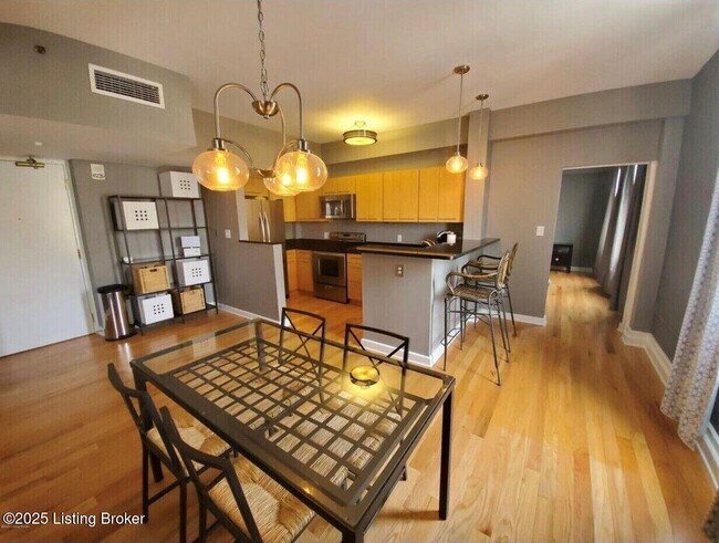 Building Photo - 604 S 3rd St Unit 809