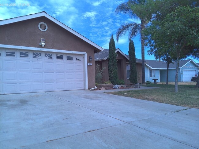 Photo - 1913 S Kerckhoff Way